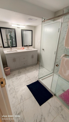 Bathroom 4, Tom Oker唐人之家, Peel