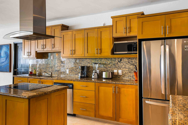 Private kitchen 2, Elegant Multi-level Penthouse With Rooftop Jacuzzi, bay Views, Pool & Game Room, Puerto Vallarta