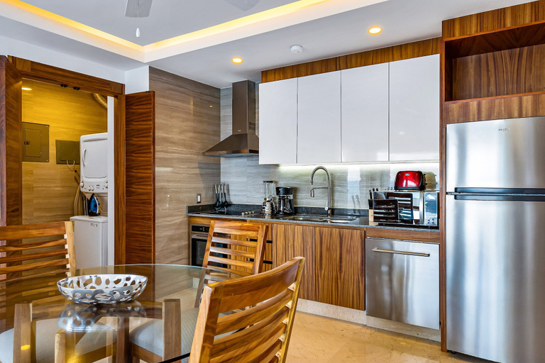 Private kitchen 5, Impressive 8th-floor Oceanfront Condo With Water Views, hot tub & Pool, Puerto Vallarta