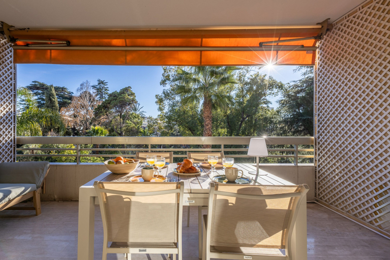 Room 2, Ref 705520 in Cannes, Alpes-Maritimes