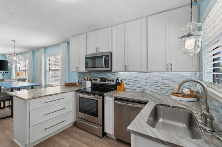 Room 4, Coastal Condo Steps From the Beach, Baldwin