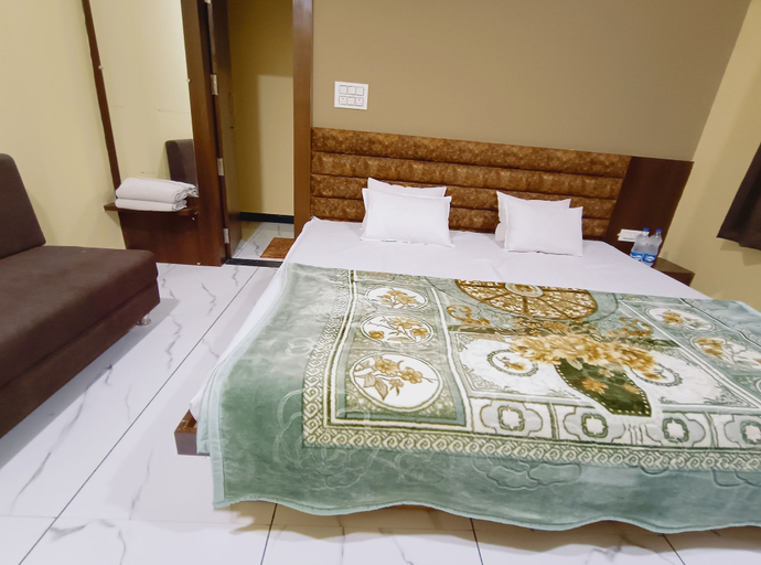 Room 5, Hotel Shree Raghunandan Palace, Ujjain