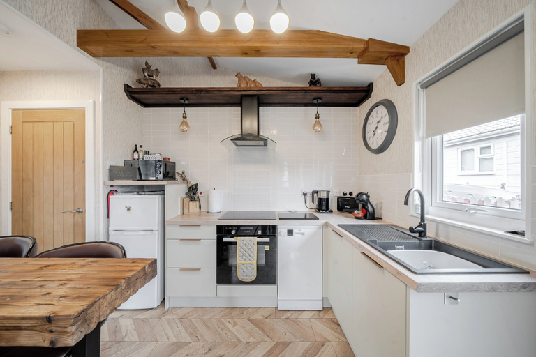 Others 5, 1 Bed Cabin - Sleeps 2 - Pets - 2 Min To Beach, East Riding of Yorkshire