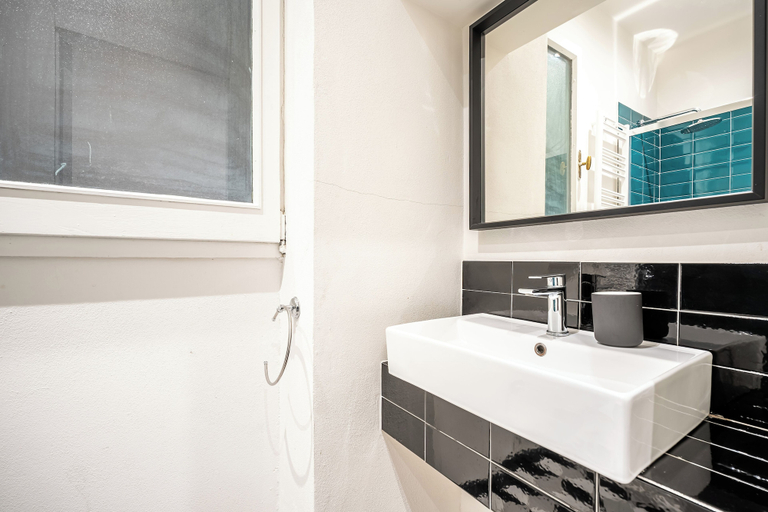 Others 4, Guesthost - Dimora Ponte Vecchio Lovely Apartment, Florence