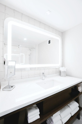 Bathroom 4, Radisson Hotel Santa Maria, Santa Barbara