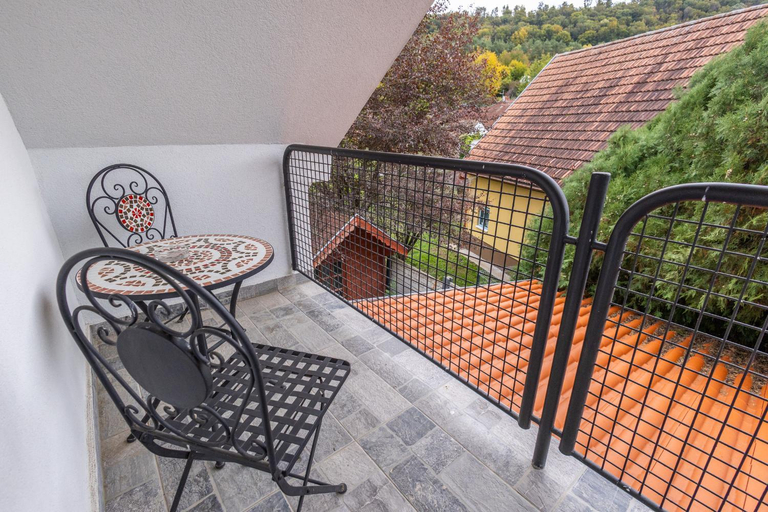 Others 3, Forras Panzio es Apartman, Pécs
