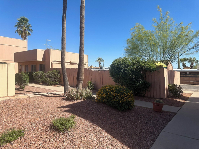 Property grounds 4, Flamingo Suites, Pima