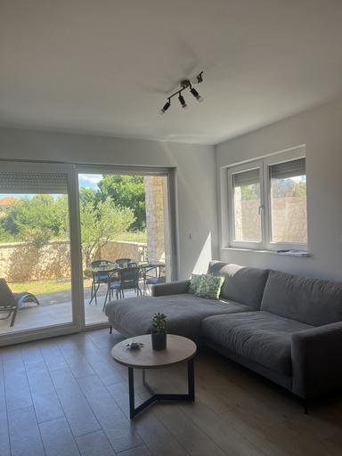 Room 5, Apartment Mariner 1 With Heated Pool, Nin