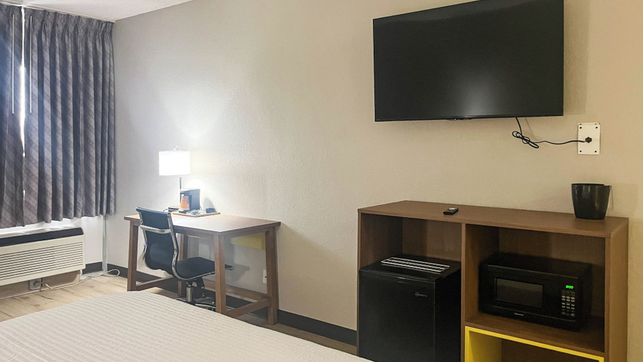 Others 4, Studio 6 Suites Fremont, OH, Sandusky