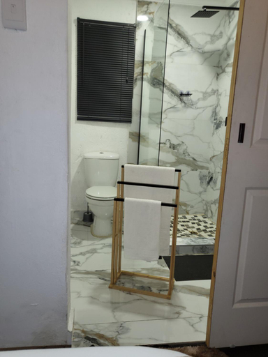 Bathroom 2, Villa Tlhago Lodge, Capricorn