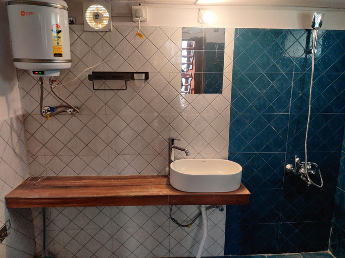 Bathroom, Resort Blue lotus, Almora