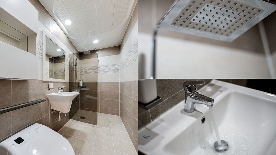 Bathroom 3, Donghae Hanok Donganjae, Donghae