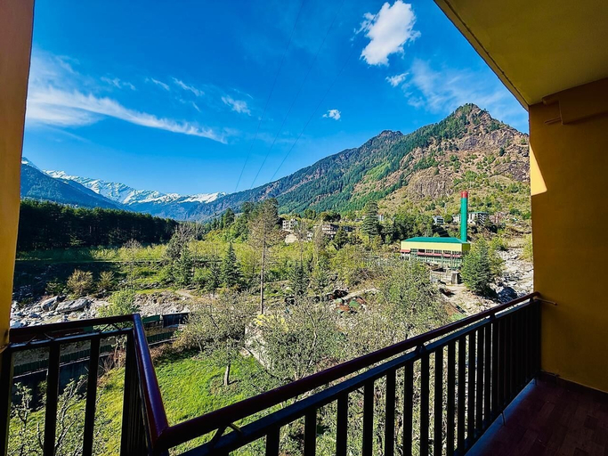 Property grounds, The Manrals Resort, Kullu