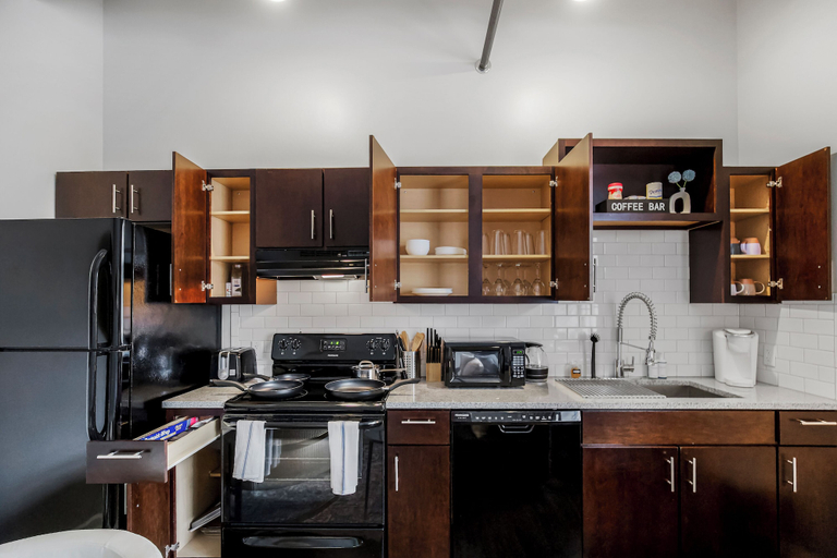 Private kitchen 2, Broadway by Stylish Stays, Kansas City