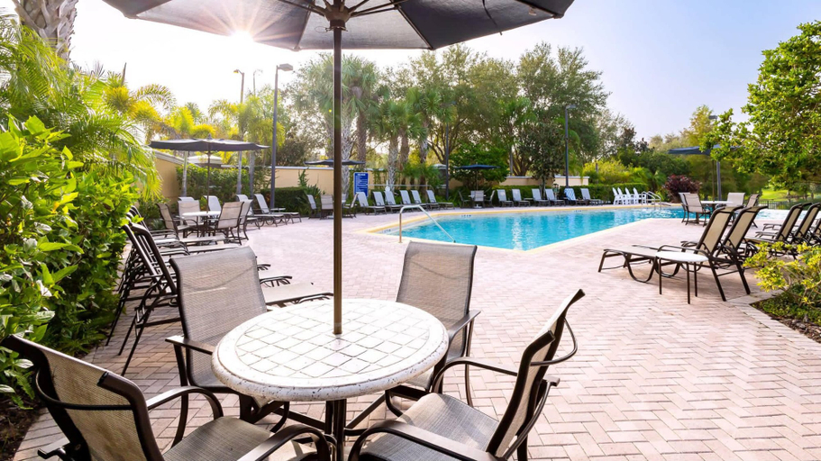Pool 5, Comfy Cove Resort Stay for 8, Osceola