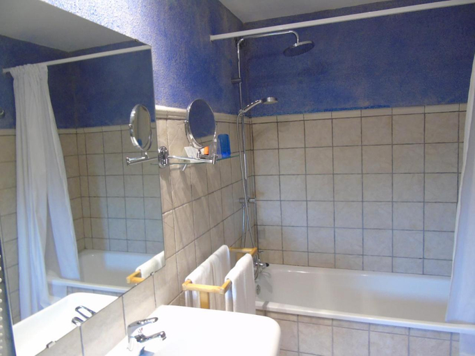 Bathroom 4, Sant Joan . MAsia & Restaurant, Girona