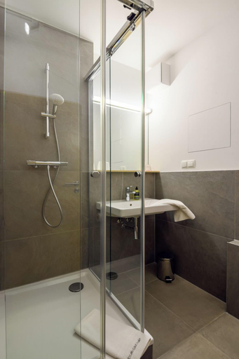 Bathroom 2, Hotel an der Stadthalle Rostock-Hbf, Rostock