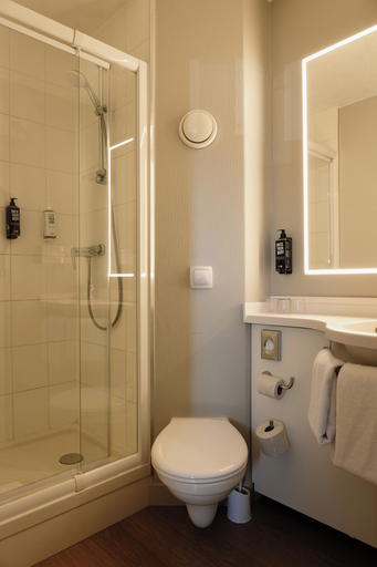 Bathroom 5, ibis Brussels Waterloo, Brabant Wallon
