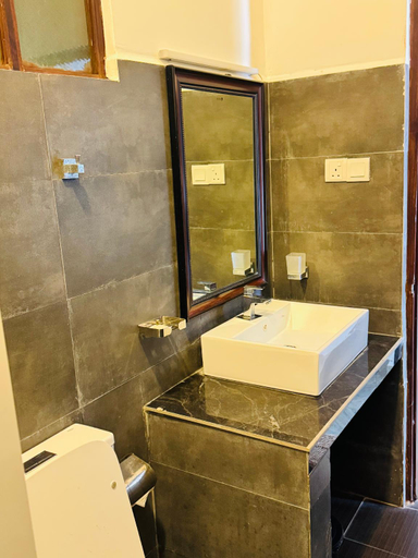 Bathroom 4, The Bay - Arugambay, Pothuvil