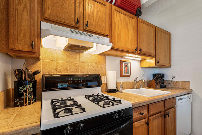 Private kitchen 2, Kona Mansions#211, Hawaii
