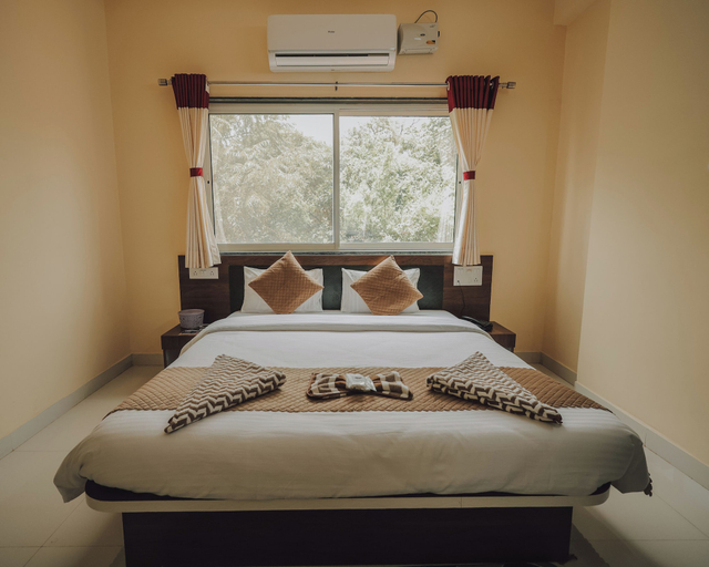 Bedroom 2, Hotel Mahabaleswer Mount View, Satara