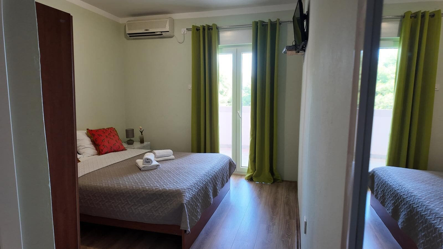 Room 3, Adrian's Beach House by Max Gastro, Marina