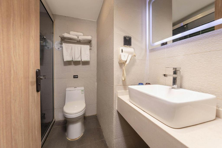 Bathroom, GreenTree Inn Wuxi City Liangxi District Jinshan N, Wuxi