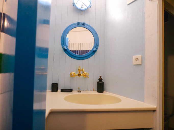 Bathroom 3, Domaine Xixtaberri, Pyrénées-Atlantiques