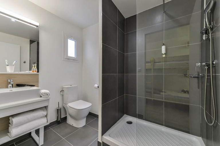 Bathroom 4, Port Camargue "Les Salins", Gard
