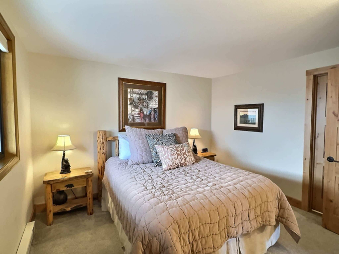 Bedroom 3, The Plaza by Traverse Hospitality, Gunnison