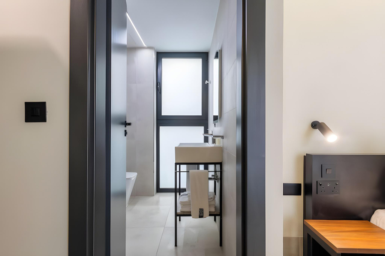 Bathroom 5, Onyx Hotel, St Julian's