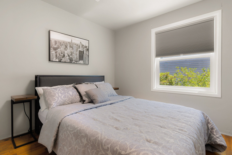 Room 5, The Mixture - Hot Tub, Fire Pit & Covered Outdoor Dining 3 Bedroom Home, Lane