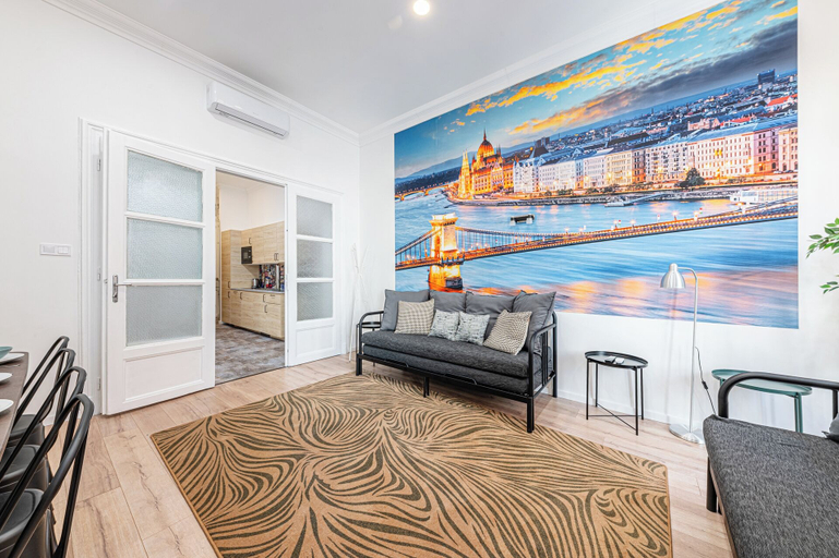 Living area 5, The Other Side - Spacious 3BR with Jacuzzi and Private Sauna, Budapesti
