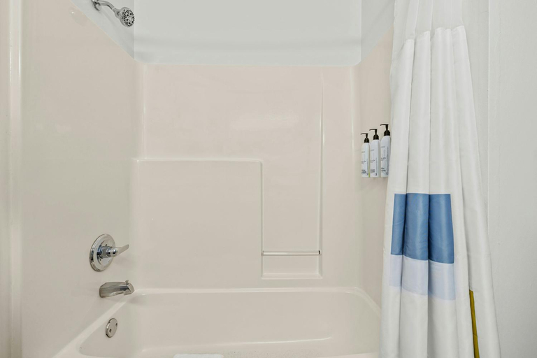 Bathroom 3, City Express By Marriott Manteno, Kankakee