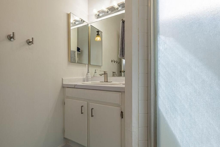 Bathroom, Kailua Bay Resort 4-303, Hawaii