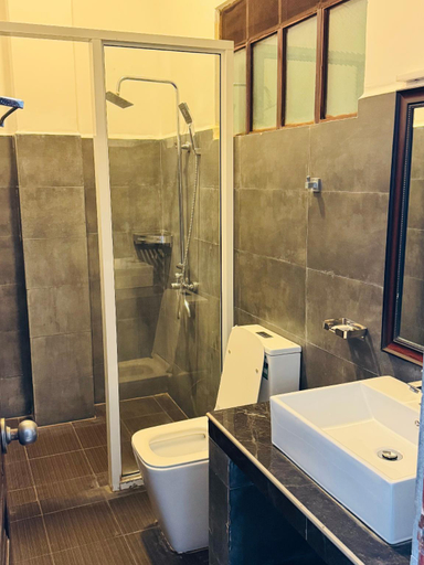 Bathroom 4, The Bay - Arugambay, Pothuvil