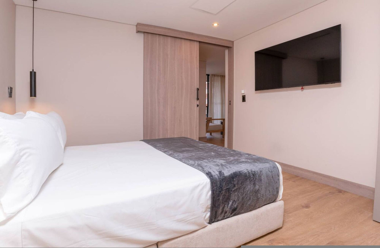 Room 3, Jatisa 403 in Medell n, Medellín