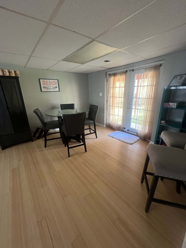 Room 5, Lusby 4BD Family Home With Private Beach Access, Calvert