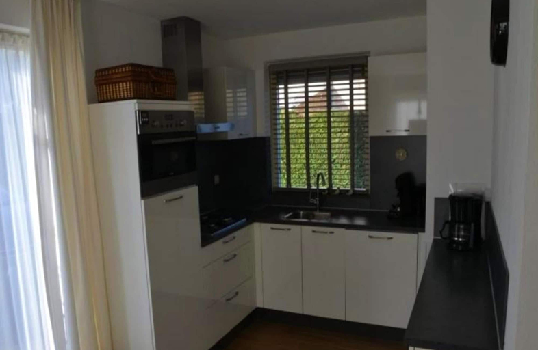 Private kitchen 2, Bungalow in Breskens Near Beach & Lighthouse, Sluis