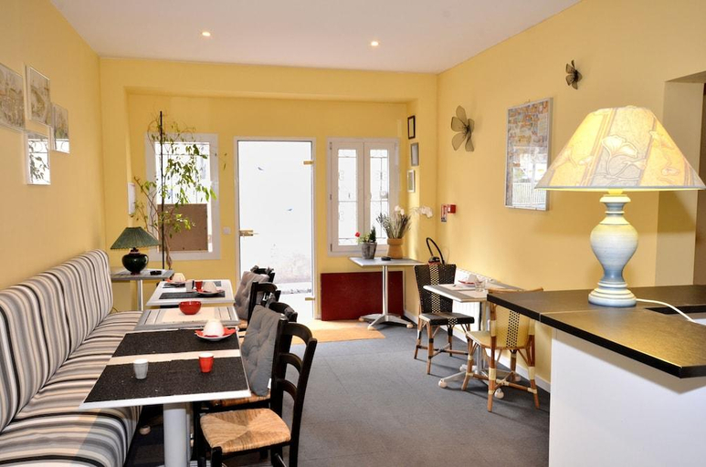 Food & Drinks, Hotel De La Villa Biron, Seine-Saint-Denis