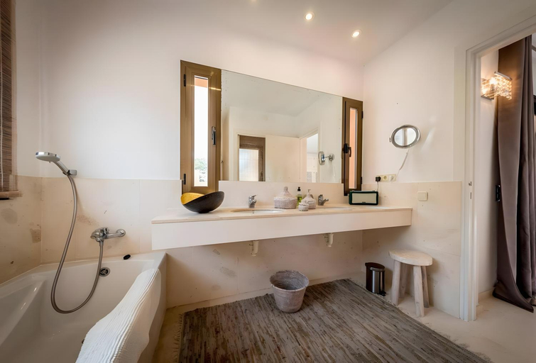 Bathroom, La Villa, Baleares