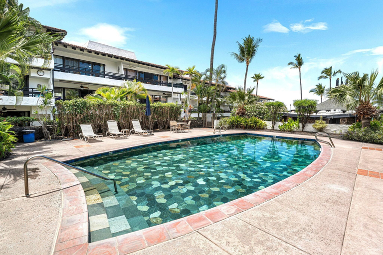 Pool 4, Casa De Emdeko 117, Hawaii