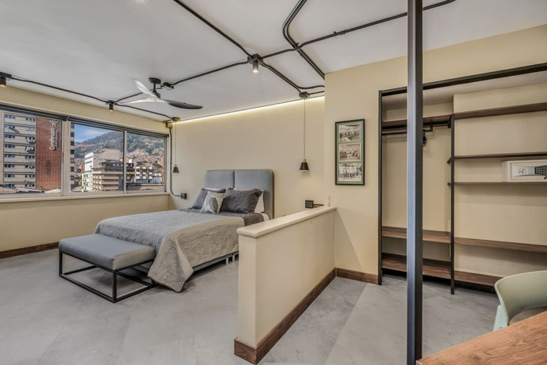 Room 2, Nutibara Express - 827, Medellín
