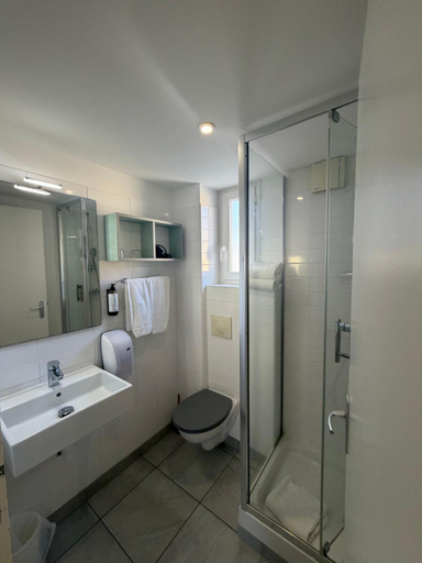 Bathroom 2, Hotel La Casa, Pyrénées-Orientales