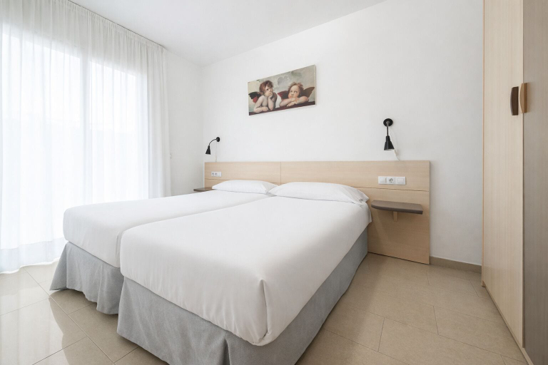 Bedroom 3, Neptuno Aparthotel, Barcelona