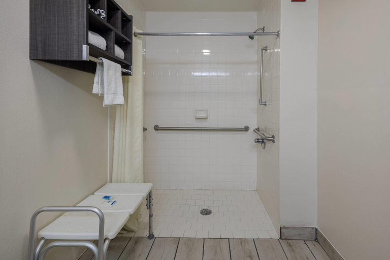 Bathroom 4, Rodeway Inn Ardmore I-65, Giles