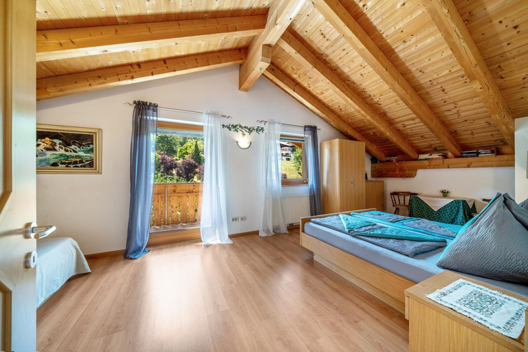 Bedroom 3, Ferienhof Turmwirt Pink Leidy, Bolzano