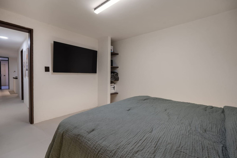 Room 2, Luxurious 5BR House in Provenza Perfect for Groups, Medellín