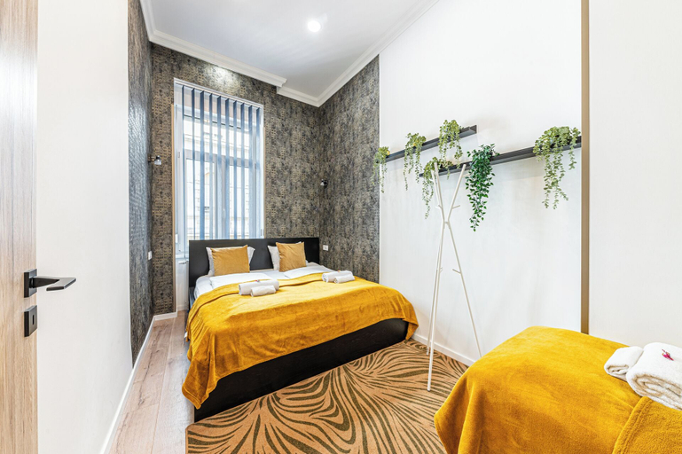 Room 4, The Other Side - Spacious 3BR with Jacuzzi and Private Sauna, Budapesti