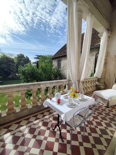 Others 5, La chambre du Chateau proche St Emilion, Gironde